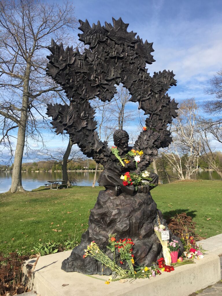 Sculpture of Gordon Lightfoot in Tudhope Park, Orillia, Ontario, Canada. May 5, 2023